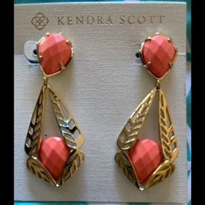 NWOT Kendra Scott Melon Esrrings